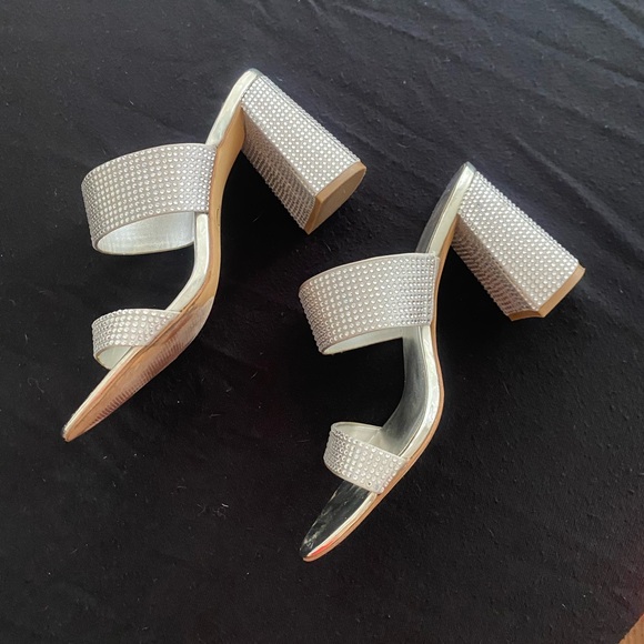 Silver & rhinestone slip on heeled sandals by JLO, size 10. - Picture 2 of 4